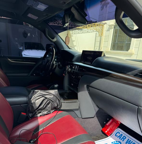 للبيع لكزس LX570 موديل 2018 من الوكاله مالك اول