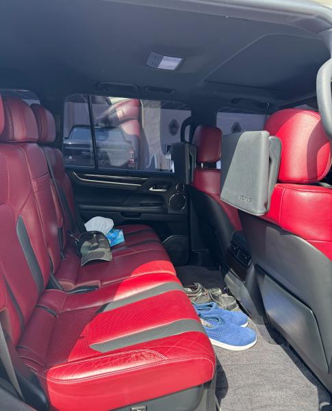 للبيع لكزس LX570 موديل 2018 من الوكاله مالك اول