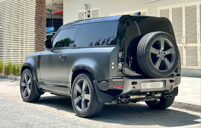للبيع لاند روفر ديفندر P525 V8 كارباثيان اديشن موديل 2023
