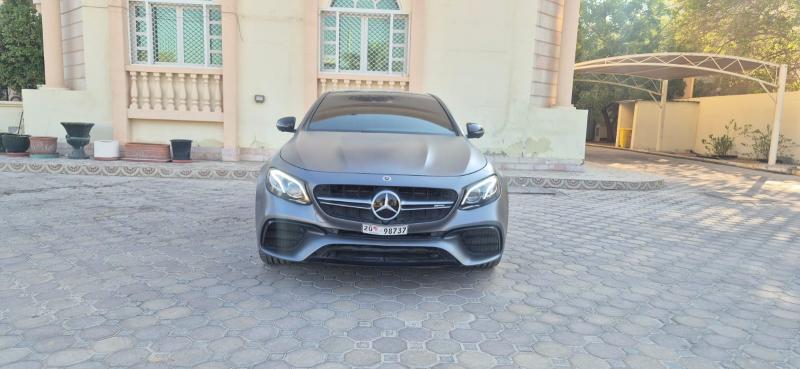 للبيع مرسيدس بنز E63s amg موديل 2018 فل أوبشن اول مالك في الدولة وارد أمريكا