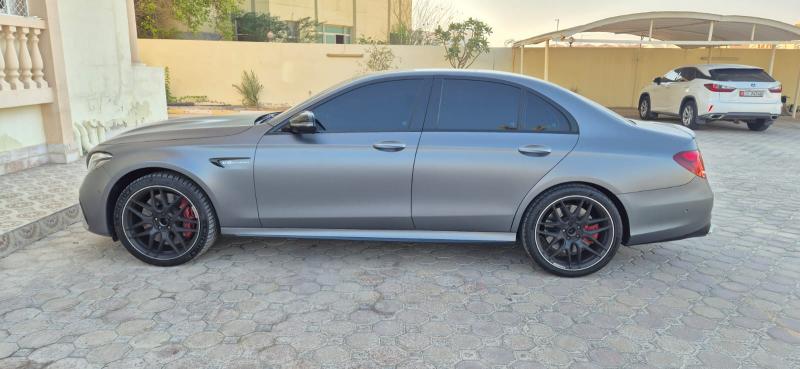 للبيع مرسيدس بنز E63s amg موديل 2018 فل أوبشن اول مالك في الدولة وارد أمريكا