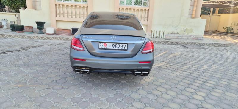 للبيع مرسيدس بنز E63s amg موديل 2018 فل أوبشن اول مالك في الدولة وارد أمريكا