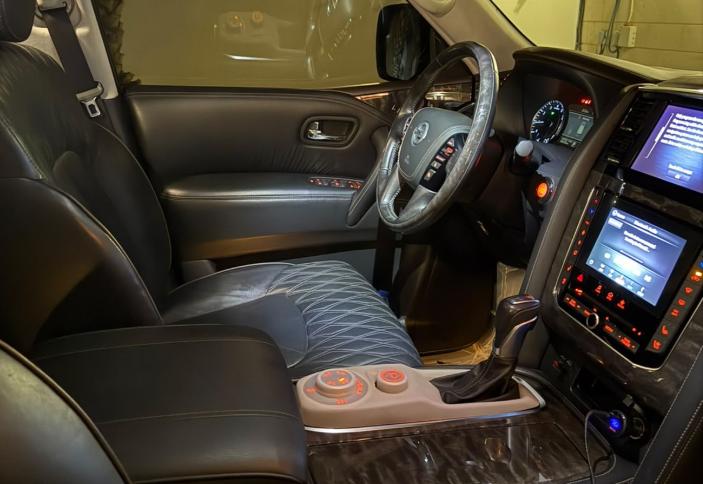 للبيع نيسان V8 400 موديل 2020