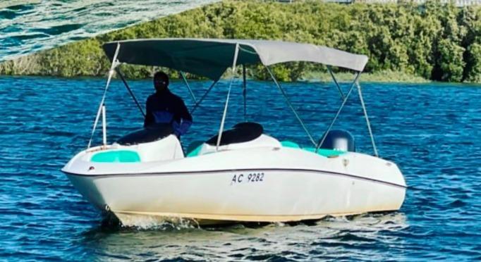 Speed Boat with Trailer for Sale