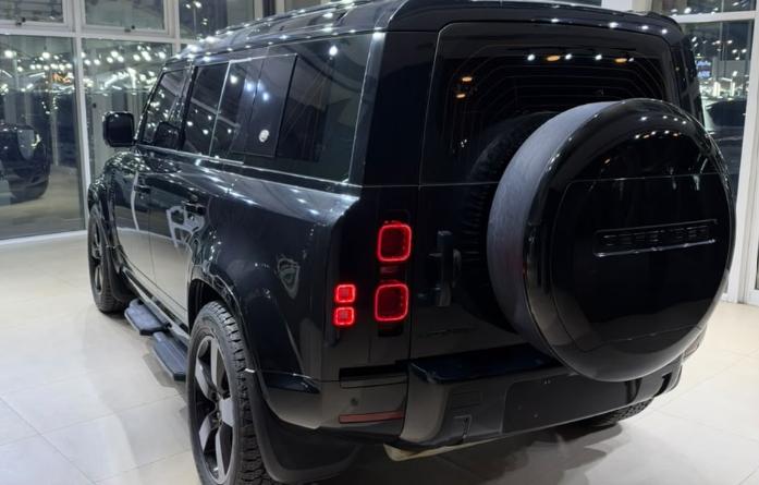 للبيع لاند روفر Defender X-Dynamic موديل 2024