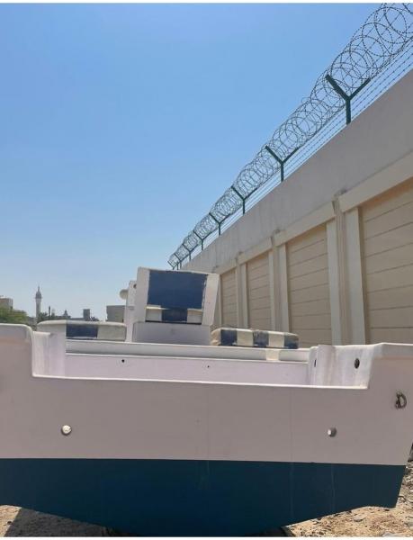 للبيع طراد رنر 25 قدم بحالة ممتازة