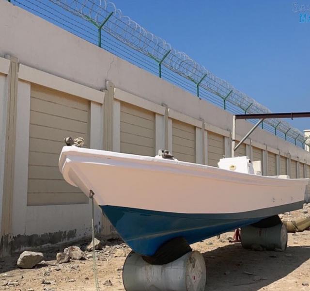 للبيع طراد رنر 25 قدم بحالة ممتازة