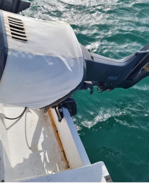 للبيع قارب بن ضبوي طول 27 قدم مع مكينة