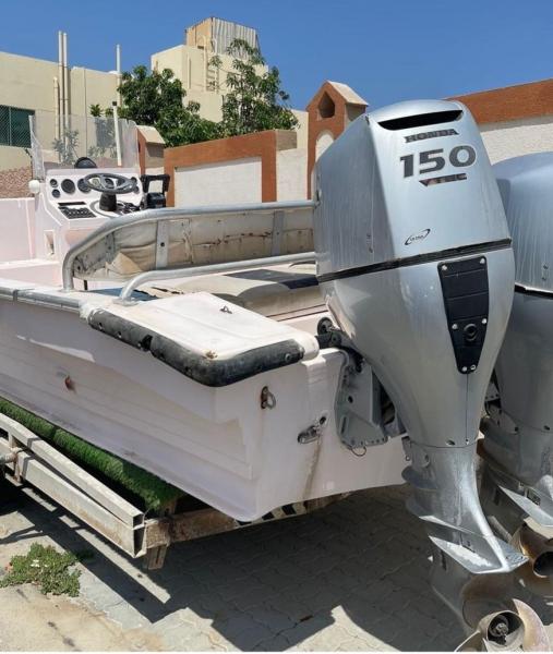 للبيع طراد سندباد طول 32 علبه مكاين هوندا