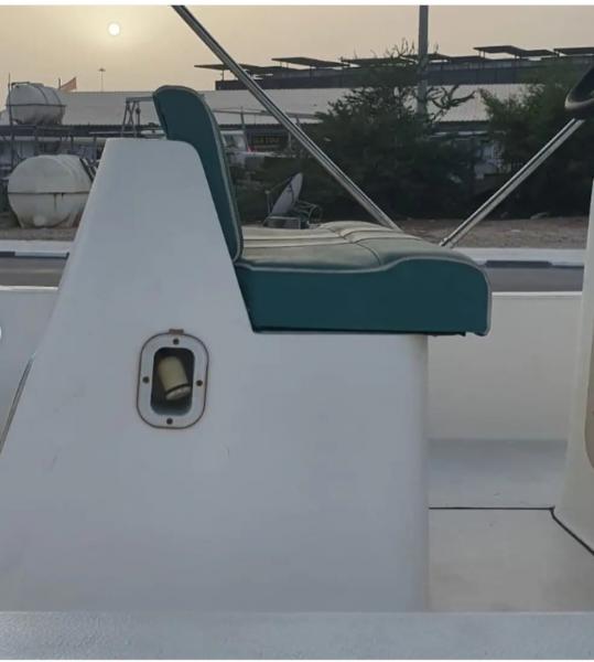 للبيع قارب طول 24 قدم مع عرباية بحالة ممتازة