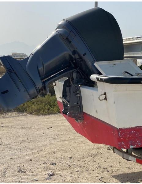 للبيع طراد بن ضبوي 27 قدم عليه مكينة ياماها نظيفة