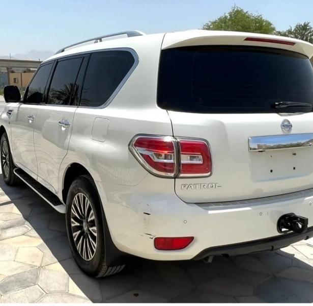 للبيع نيسان بلاتينيوم 320 موديل 2015 المكينه الصغيره