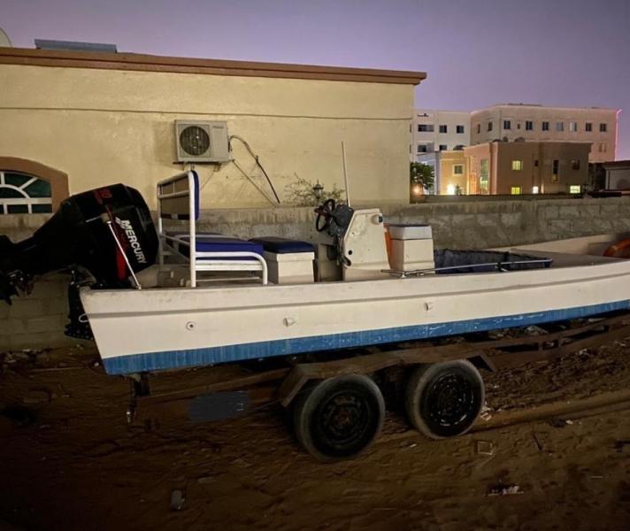 للبيع طراد رقاي 28 قدم مع مكاين وقالوصة