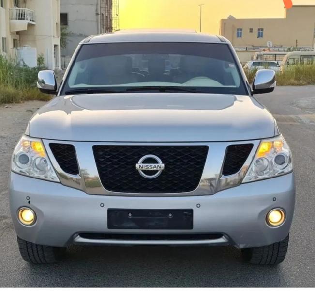 للبيع نيسان باترول Le400. موديل 2012 مكينة الكبيرة
