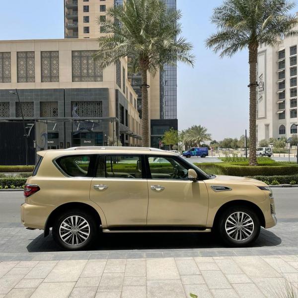 للبيع نيسان المكينه الكبيره 400 جداً نظيف محول من الخارج 2022الشكل الجديد فتحه+دبه تماتيك