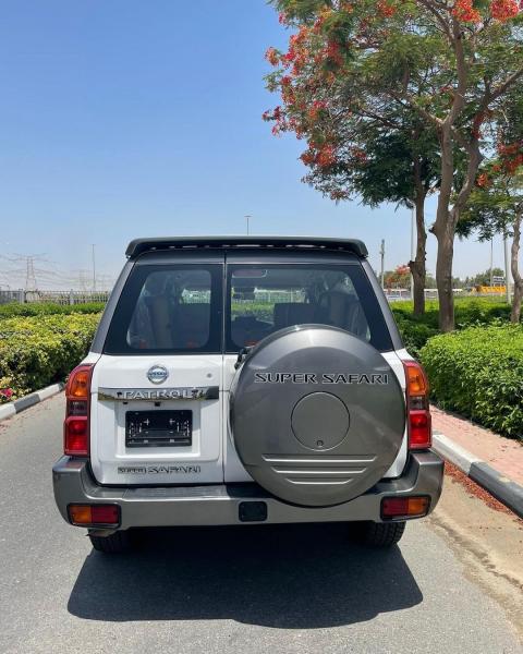 للبيع نيسان فتك سوبر سفاري جداً نظيف بدون فتحه بدون دفلوك ماشي 165,000 موديل 2017 السعر 82,000