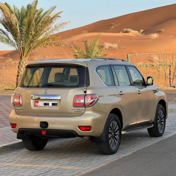 للبيع النوع : نيسان بلاتينيوم SE320 .. موديل : 2012 .. المواصفات : فتحة ، جلد , 3 شاشات ، دبة تماتيك