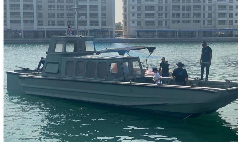 للبيع طراد دوبا صناعة يابانية الطول ٤٠ قدم العرض ١٢ قدم مع قالوصة