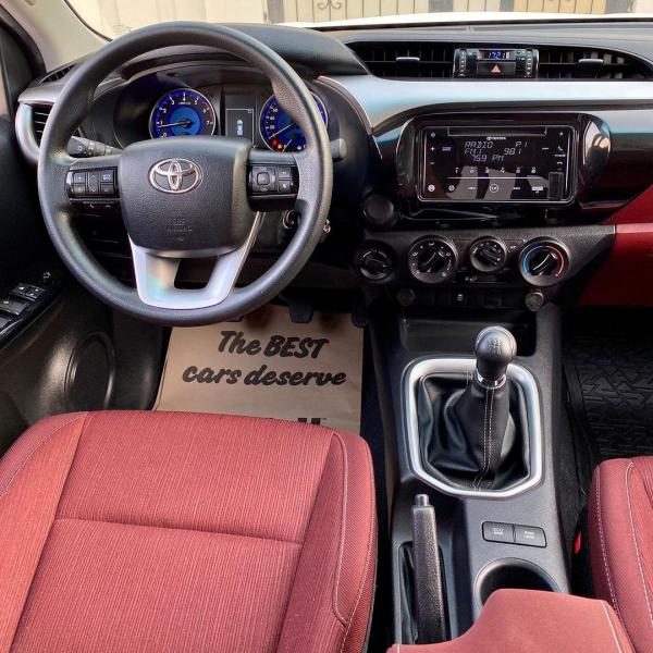 للبيع تويوتا هايلوكس فورويل بترول قير عادي موديل 2020