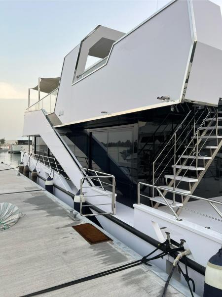 للبيع عوامه الكوس مارين 2023  حجم طول 22 متر والعرض 8 متر