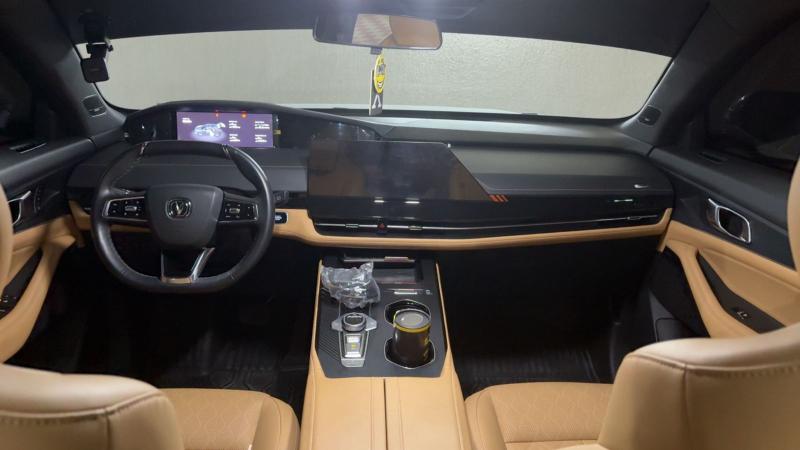 للبيع شانجان uni k موديل 2025 فل اوبشن خليجي تحت الضمان 