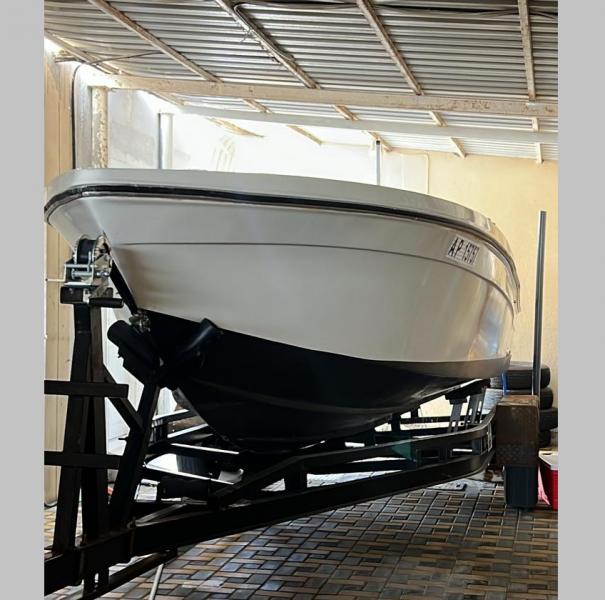 للبيع قارب 25 قدم (الشعالي مارين) مكينة 250 ياماها 4 ستروك 2014 