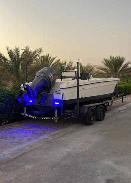 للبيع قارب 25 قدم (الشعالي مارين) مكينة 250 ياماها 4 ستروك 2014 