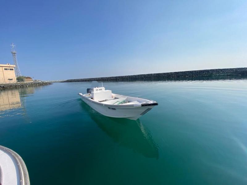 للبيع قارب كاسر الامواج 29 قدم 