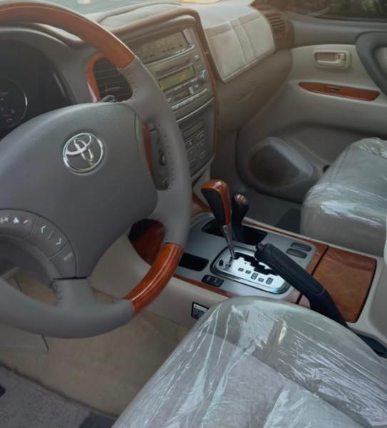 للبيع توياتا لاندكروزر استيشن Vxr V8 موديل 2005 فل اوبشن قير اوتوماتيك 