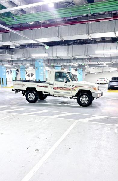 للبيع توياتا كلوزر شاص موديل  2022 قير عادي وارد الفطيم 