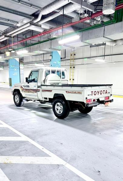 للبيع توياتا كلوزر شاص موديل  2022 قير عادي وارد الفطيم 