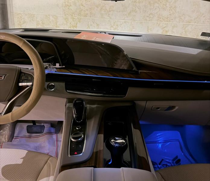 للبيع كاديلاك سكاليد بريميوم لاكجري بلاتينيوم موديل 2024 خليجي فل اوبشن 
