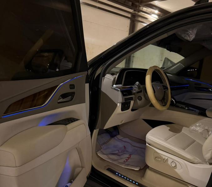 للبيع كاديلاك سكاليد بريميوم لاكجري بلاتينيوم موديل 2024 خليجي فل اوبشن 