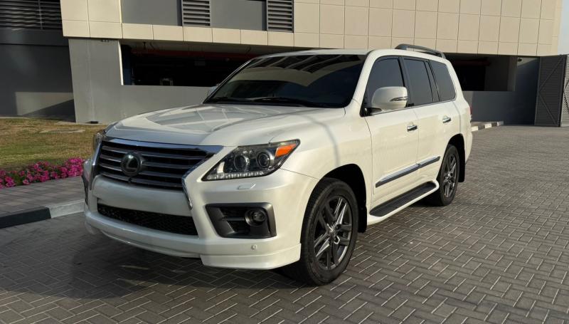 للبيع لكزس LX570 موديل 2013 خليجي 