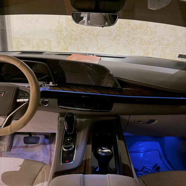 للبيع كاديلاك سكاليد بريميوم لاكجري بلاتينيوم موديل 2024 مواصفات خليجيه فول ابشن