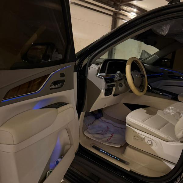 للبيع كاديلاك سكاليد بريميوم لاكجري بلاتينيوم موديل 2024 مواصفات خليجيه فول ابشن