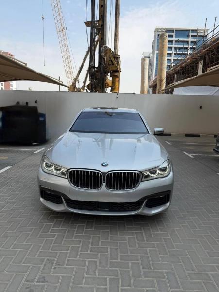 للبيع بي ام دبليو 750 Li carbon core موديل 2018 خليجي 