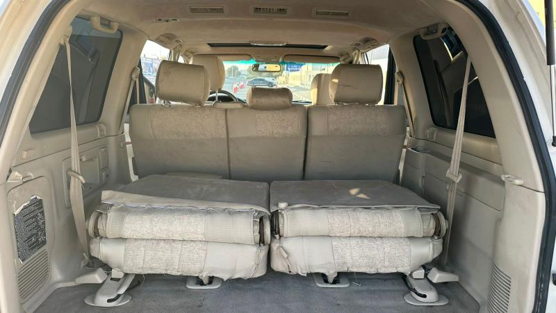 للبيع تويوتا لاندكروزر موديل 2003  قير اوتوماتيك 