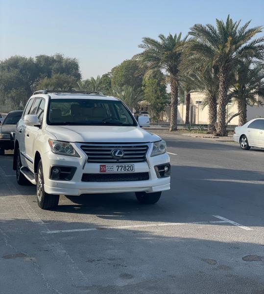 للبيع لكزس LX570 موديل 2013 فل اوبشن خليجي 