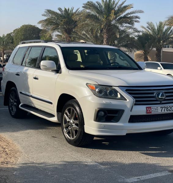 للبيع لكزس LX570 موديل 2013 فل اوبشن خليجي 