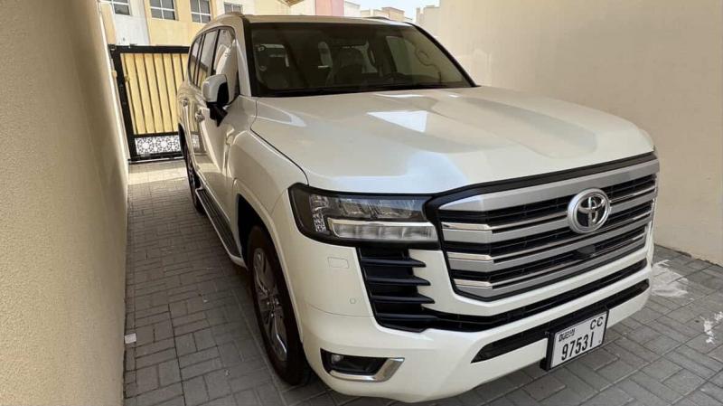 للبيع تويوتا لاندكروزر GXR-V6 موديل 2024 خليجي تحت الضمان 