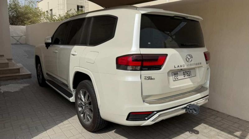 للبيع تويوتا لاندكروزر GXR-V6 موديل 2024 خليجي تحت الضمان 