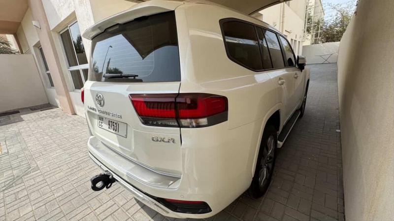 للبيع تويوتا لاندكروزر GXR-V6 موديل 2024 خليجي تحت الضمان 