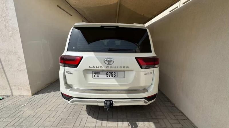للبيع تويوتا لاندكروزر GXR-V6 موديل 2024 خليجي تحت الضمان 