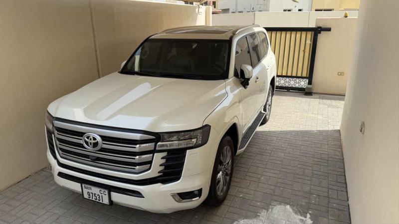 للبيع تويوتا لاندكروزر GXR-V6 موديل 2024 خليجي تحت الضمان 