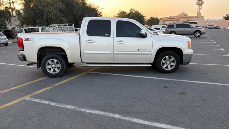 للبيع جي ام سي سييرا موديل 2013 خليجي 