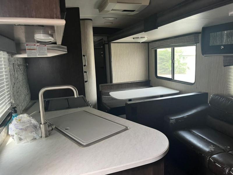 للببع كرفان امريكي سن دينكس موديل 2018 فيبر