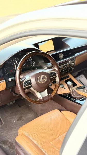للبيع لكزس ES 350 موديل 2018 خليجي  ثاني مالك