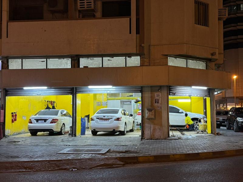 للبيع مغسلة سيارات و تلميع  بوليش وتنظيف جميع انواع السيارات في الشارقة 