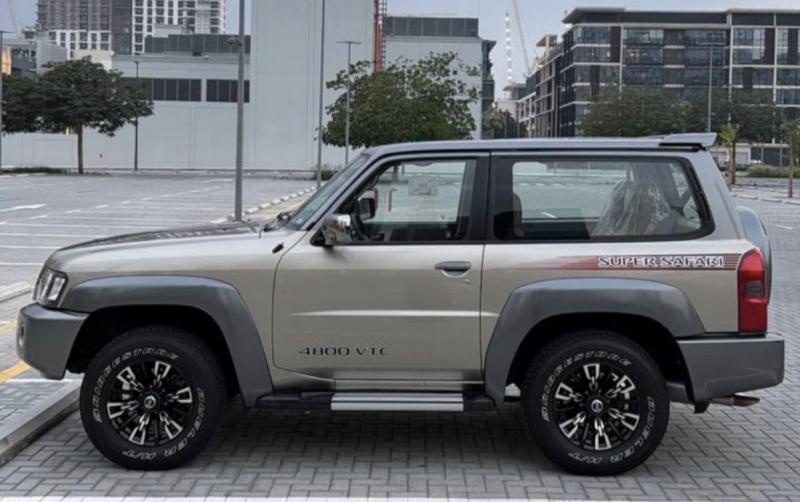 للبيع نيسان كبسوله سوبر سفاري موديل 2023 قير عادي وارد المسعود تحت الضمان 